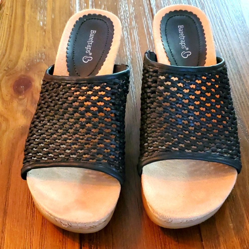 Baretrap sandals worn once leather upper size 9